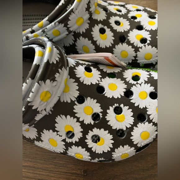 Crocs Classic Vacay Vibes Clog in Daisy 🌼 Print - Picture 7 of 7